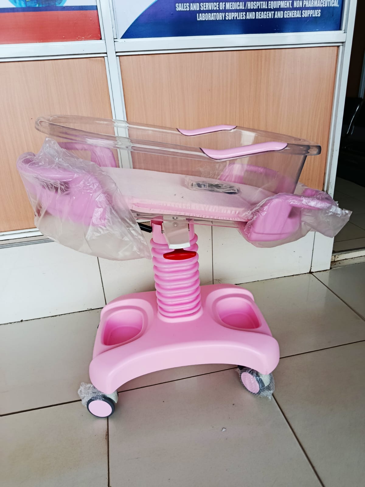Hydraulic Baby Bassinet Cot